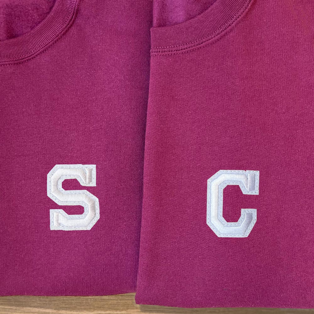 sudaderas-granate-iniciales-blancas Sudaderas con iniciales