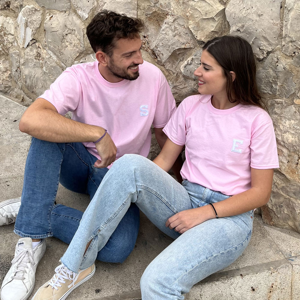 camisetas-iniciales-rosa Camisetas rosas personalizadas con iniciales