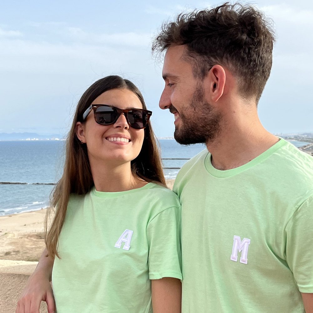 camisetas-iniciales-verde-menta Camisetas con iniciales verdes menta con iniciales blancas