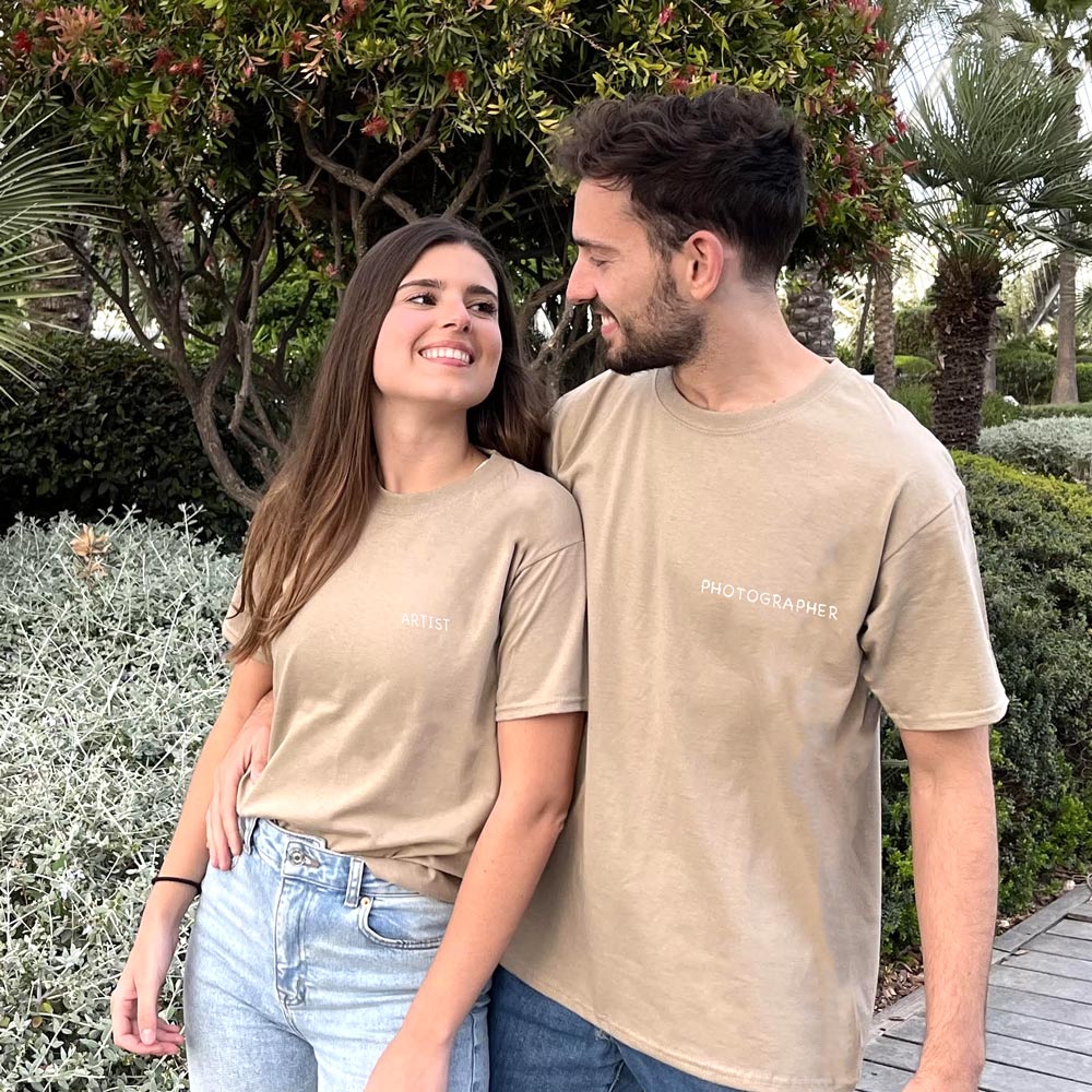camiseta-profesion-beige Camiseta beige personalizada con profesiones