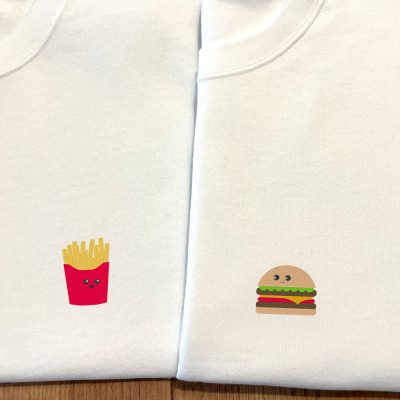 Sudaderas blancas bordadas con hamburguesa y patatas