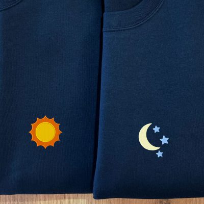 Sudaderas azul marino bordadas con sol y luna