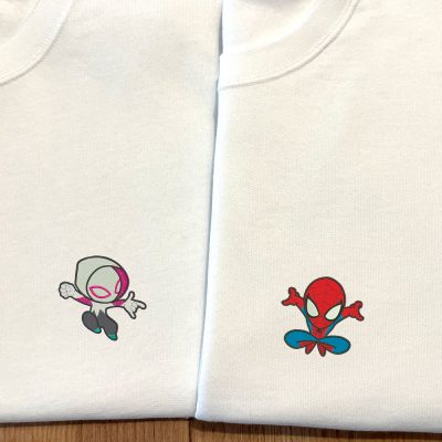 Sudadera blanca de Spiderman y Gwen, Spiderwoman